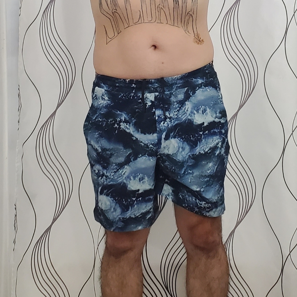 Lululemon Men's Channel Cross 7" Swim Shorts Lined Size Medium